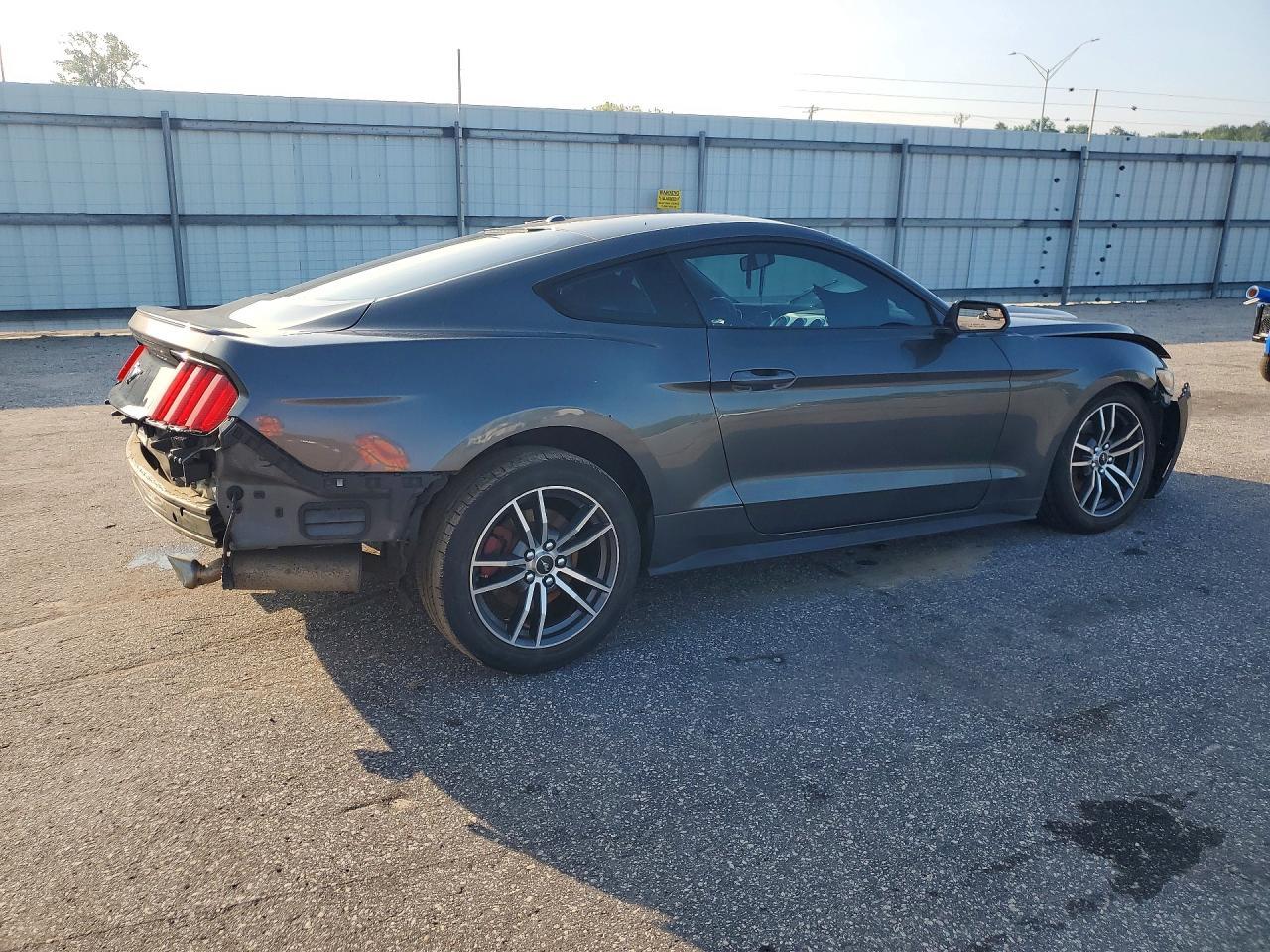 2017 Ford Mustang - zdjęcie 3