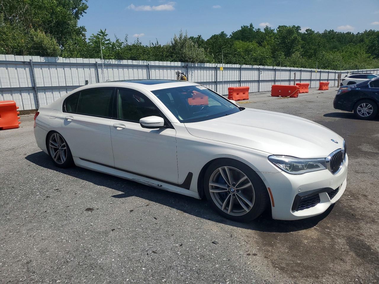 2016 BMW Seria 7 750i - zdjęcie 4