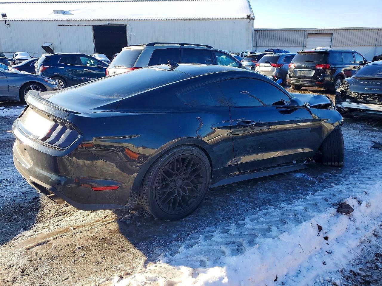 2021 Ford Mustang - zdjęcie 3