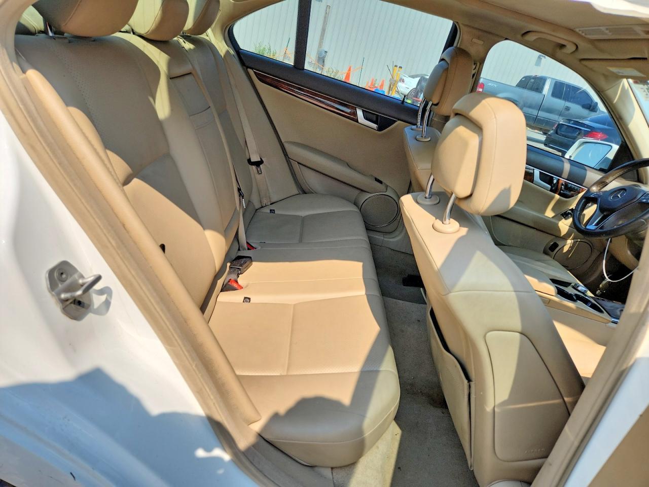 2014 Mercedes-Benz C 250 - zdjęcie 10