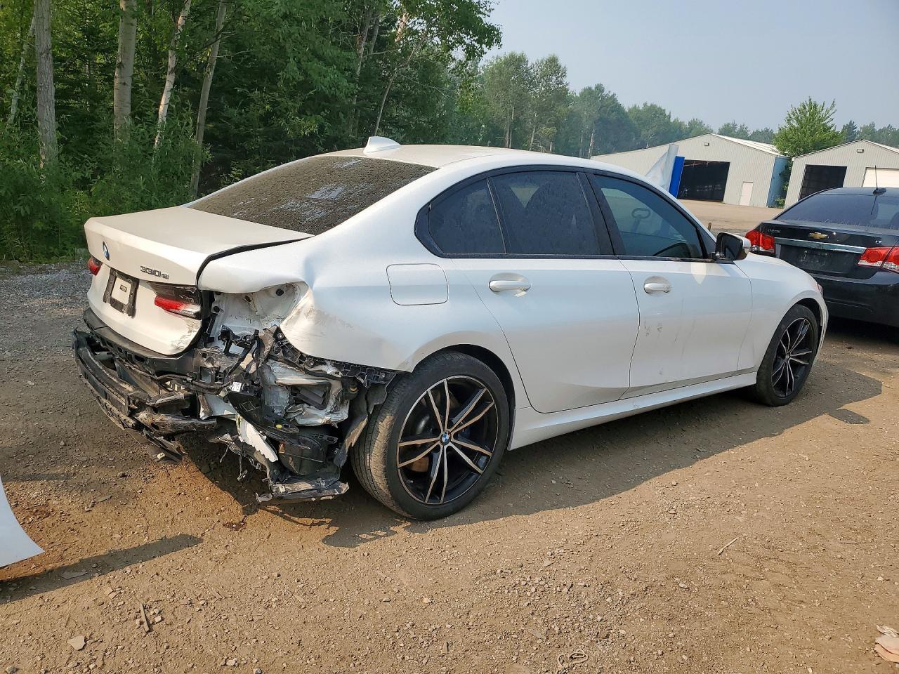 2021 BMW 330Xe - zdjęcie 3
