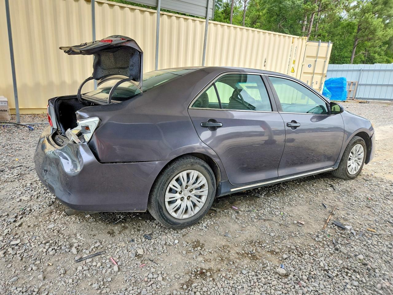 2014 Toyota Camry Le - zdjęcie 3