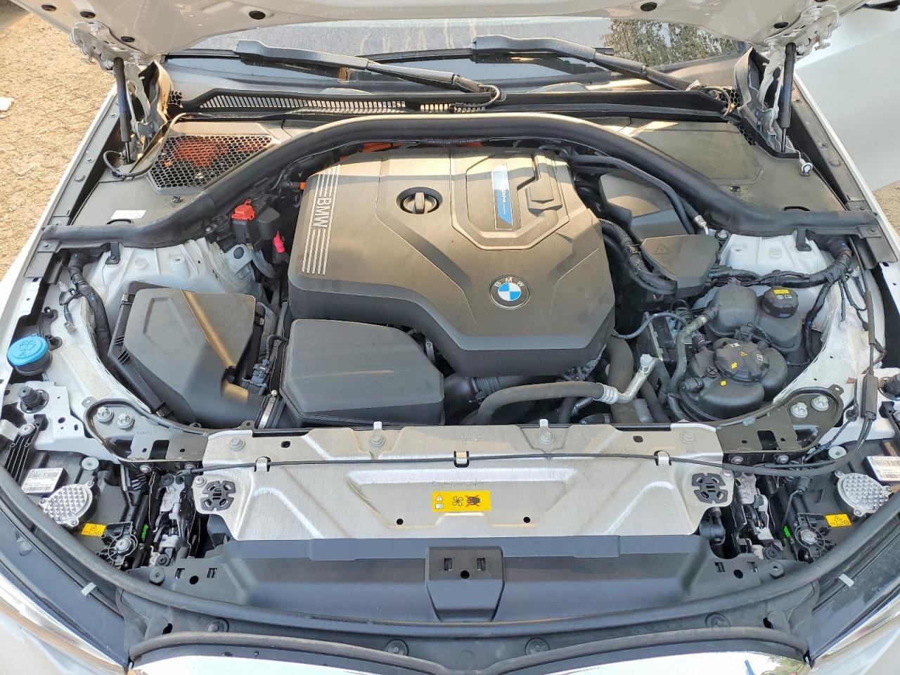 2021 BMW 330Xe - zdjęcie 11