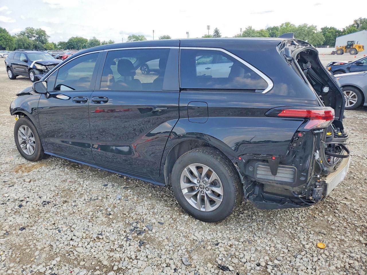2022 Toyota Sienna Le - zdjęcie 2