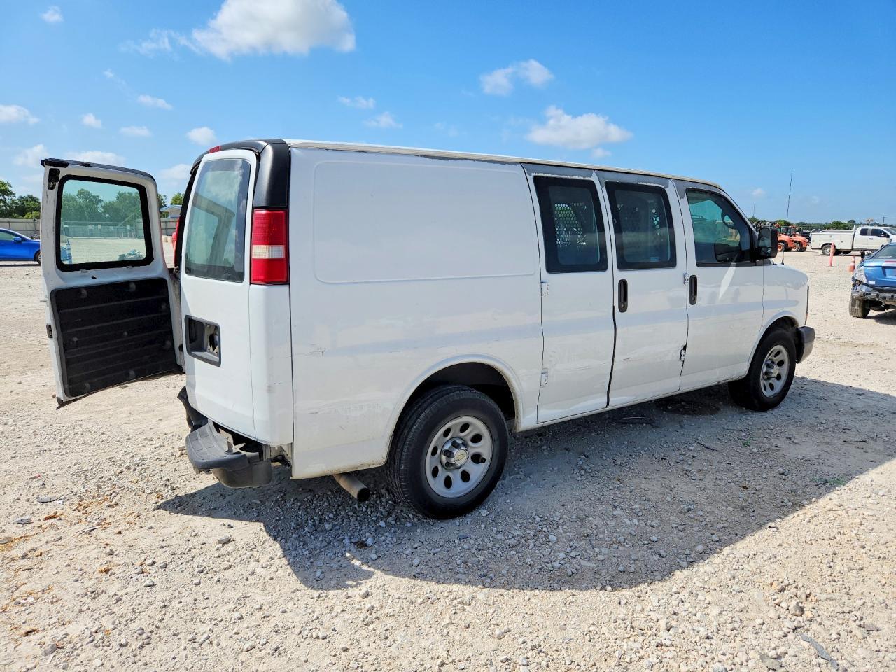2013 Chevrolet Express G1500 - zdjęcie 3