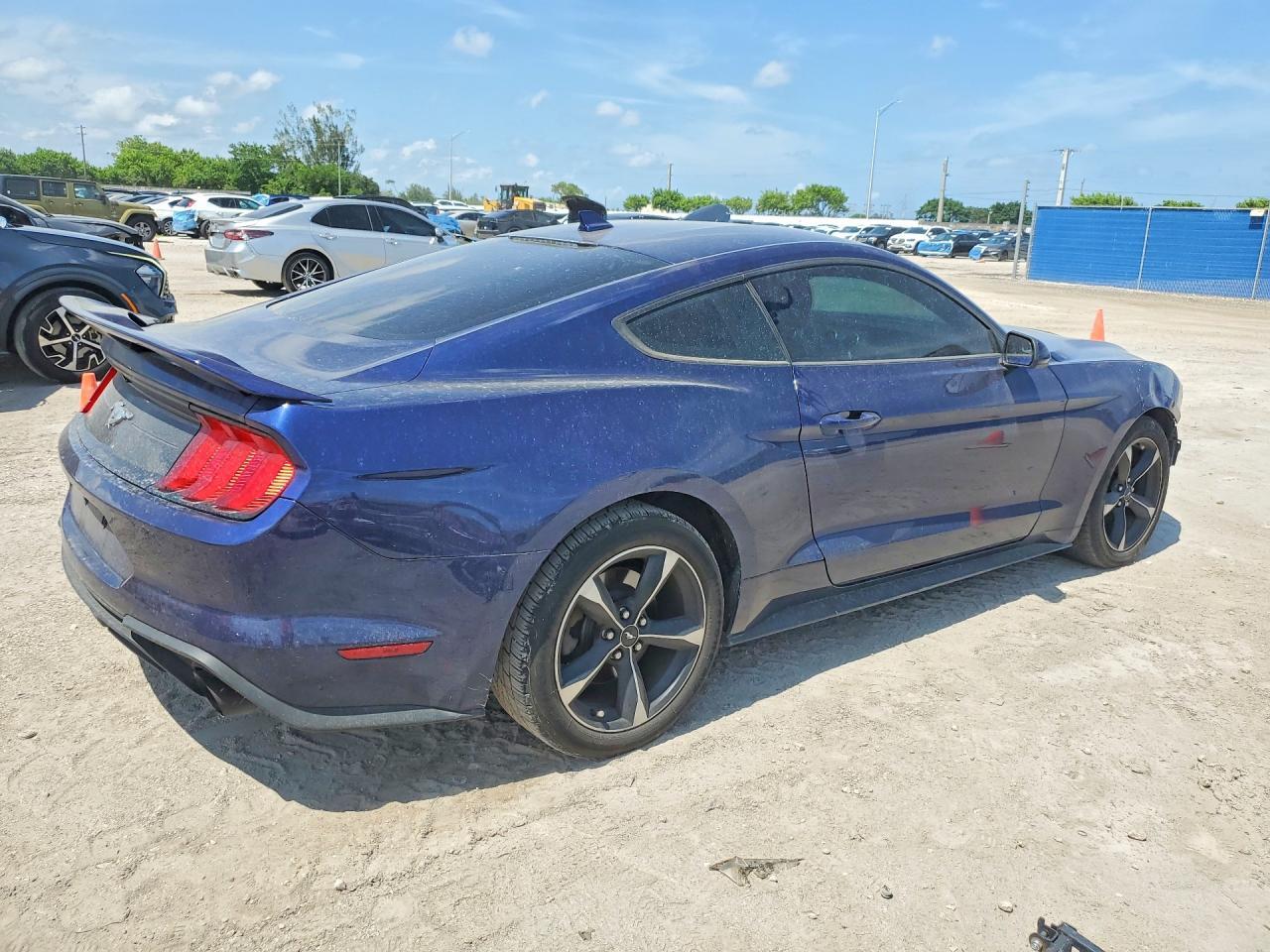 2020 Ford Mustang - zdjęcie 3