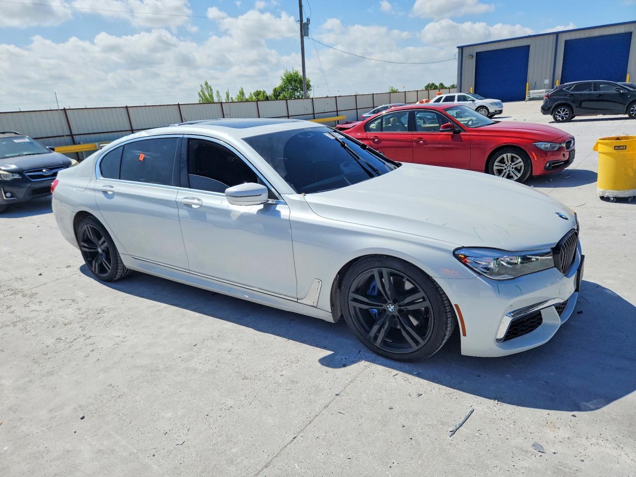 2019 BMW Seria 7 740i - zdjęcie 4