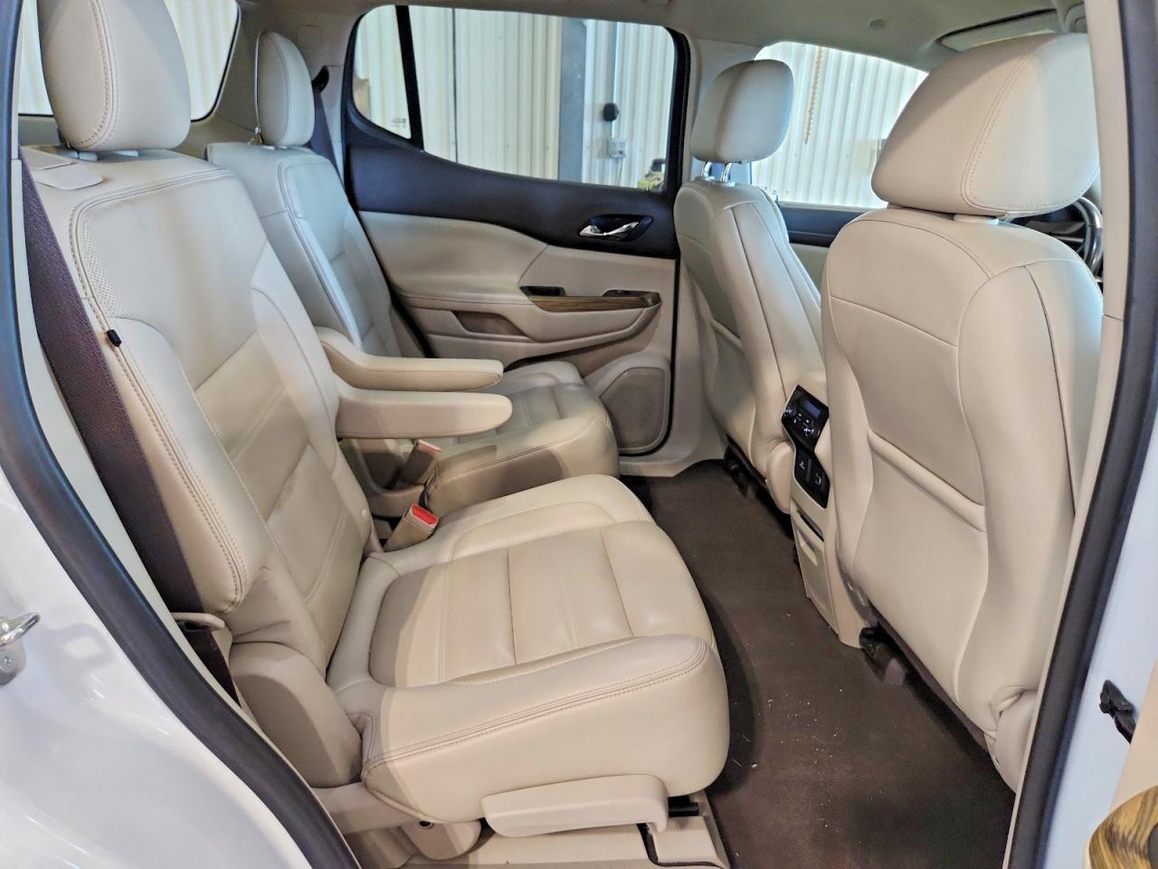 2019 GMC Acadia Denali - zdjęcie 11