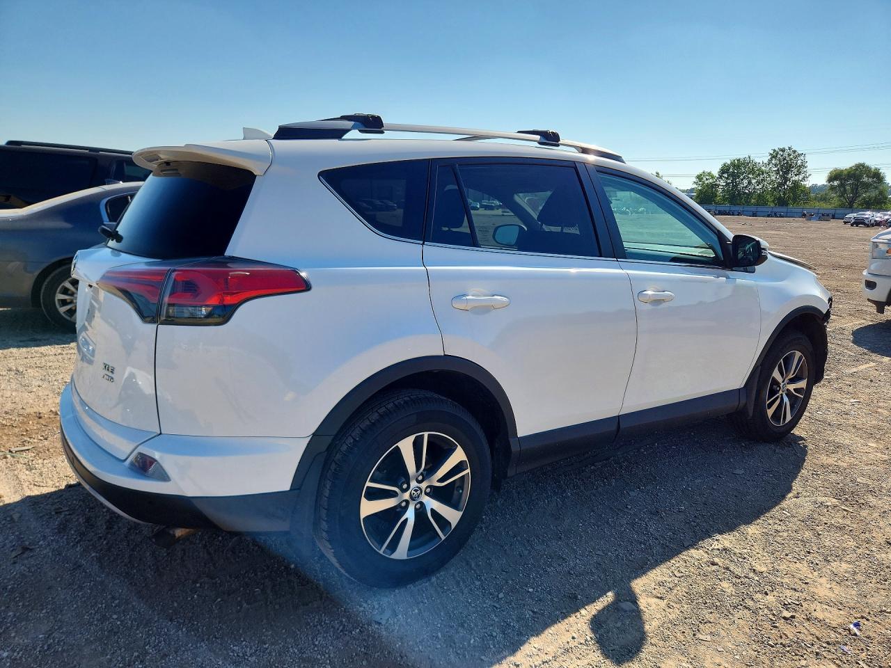2018 Toyota Rav4 Xle - zdjęcie 3