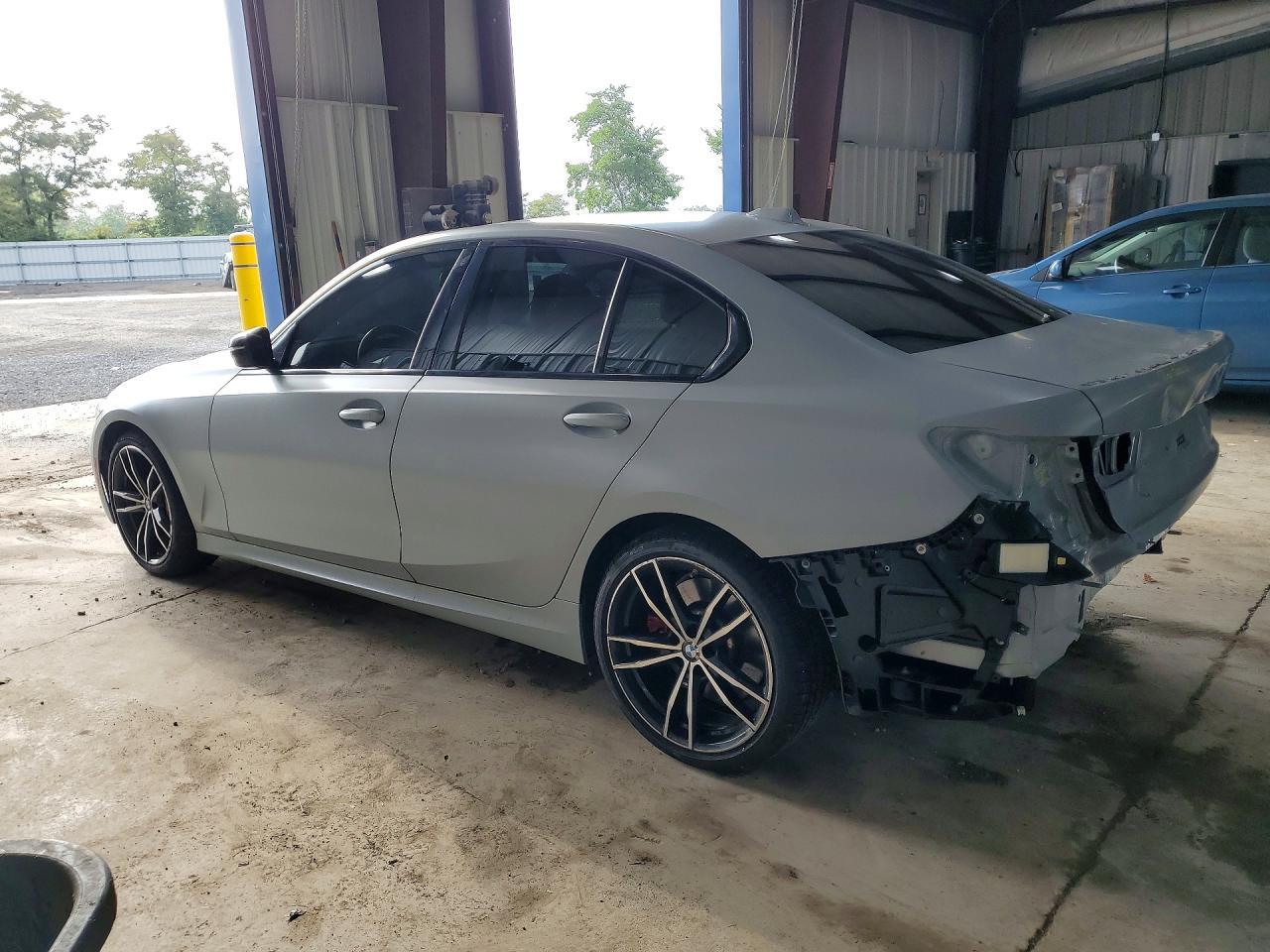 2023 BMW Seria 3 330i - zdjęcie 2