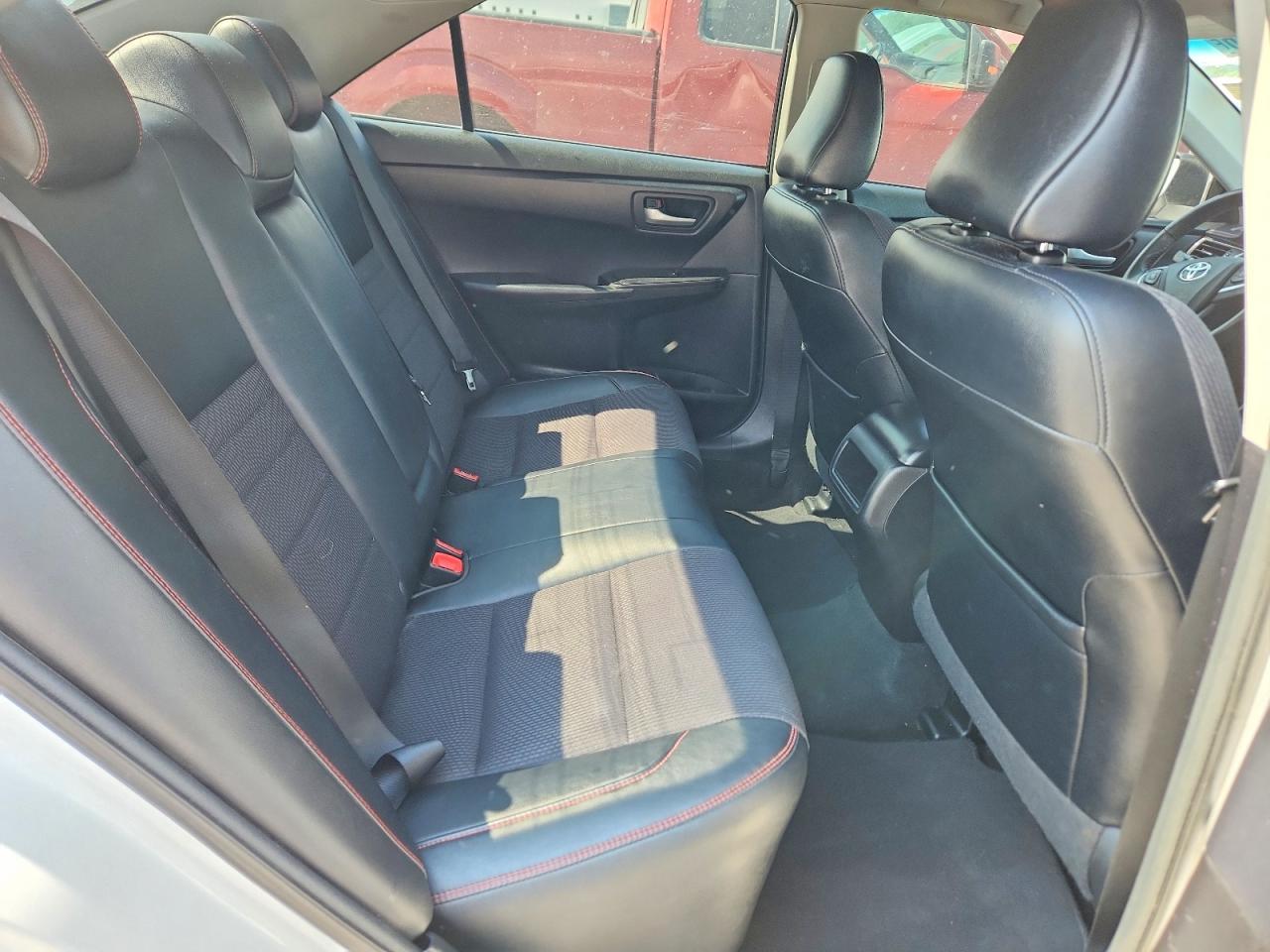2016 Toyota Camry Se - zdjęcie 10