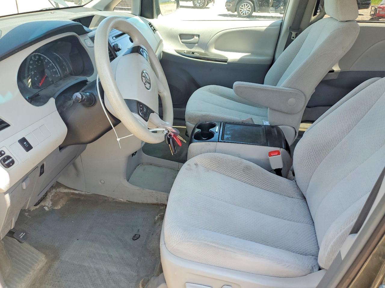 2014 Toyota Sienna Le - zdjęcie 7