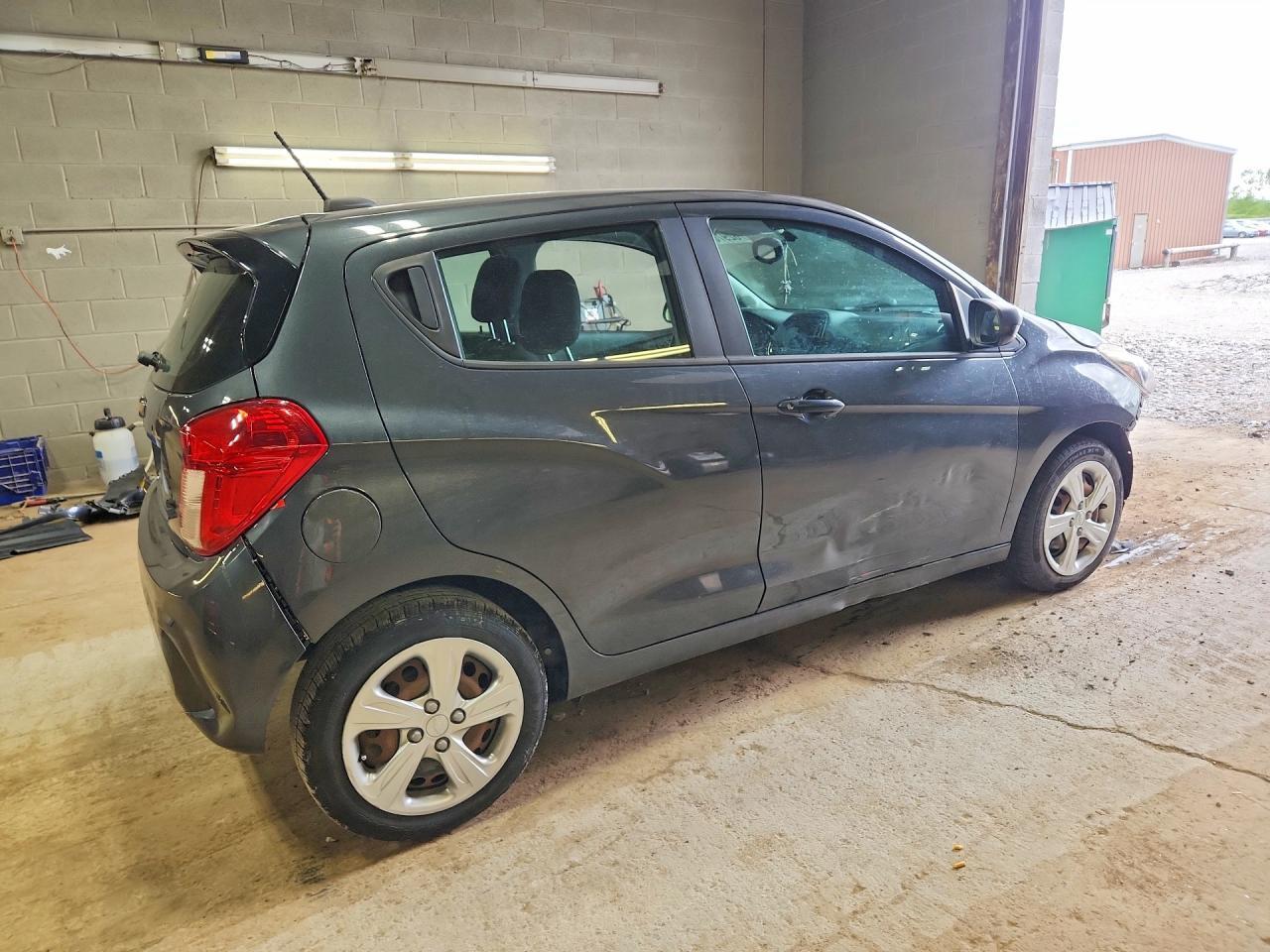 2020 Chevrolet Spark Ls - zdjęcie 3