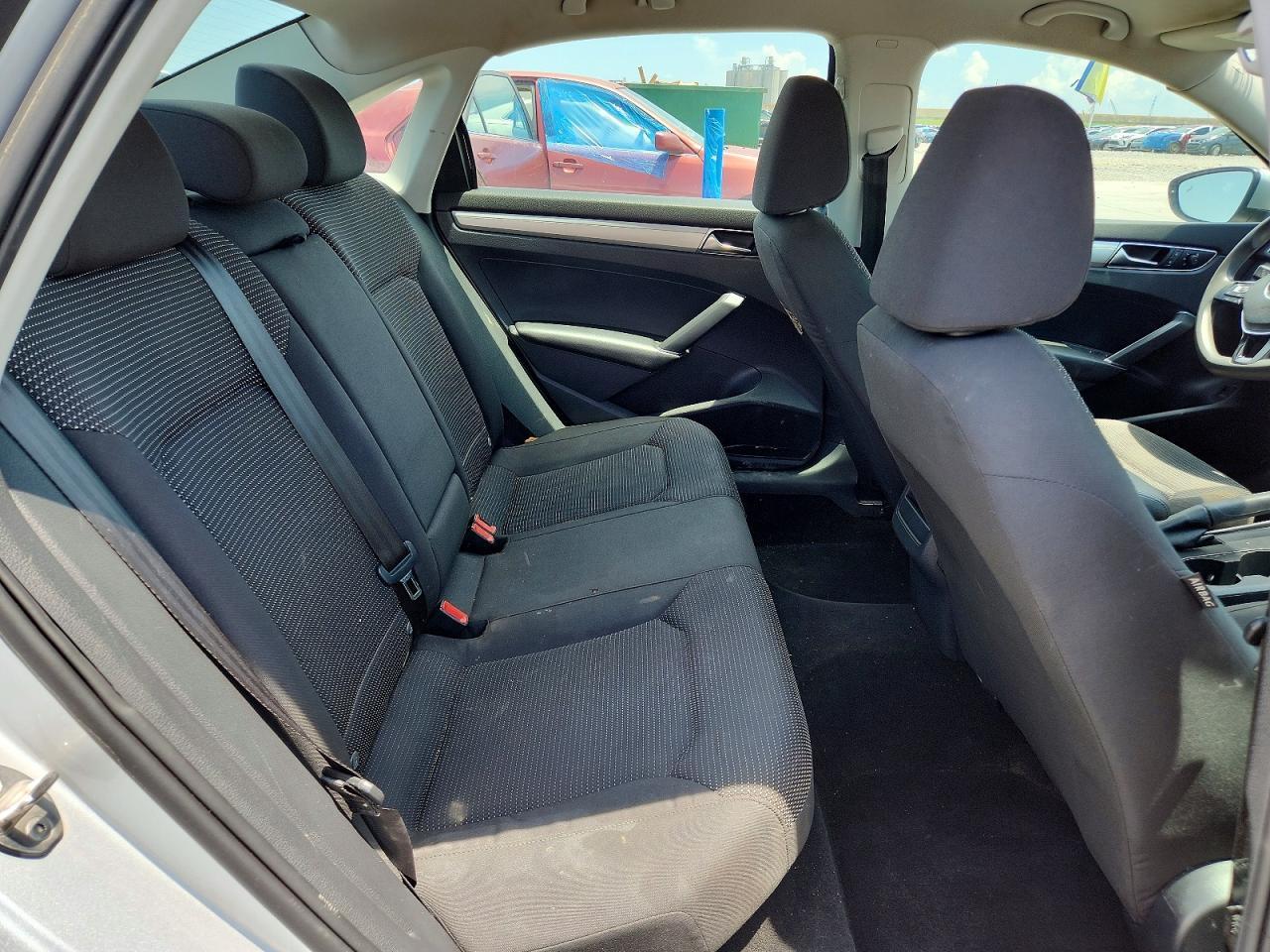 2018 Volkswagen Passat S - zdjęcie 10