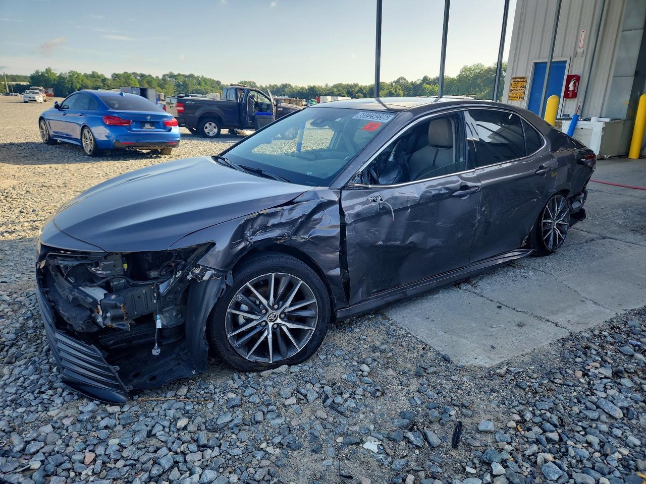 2023 Toyota Camry Xle - zdjęcie główne