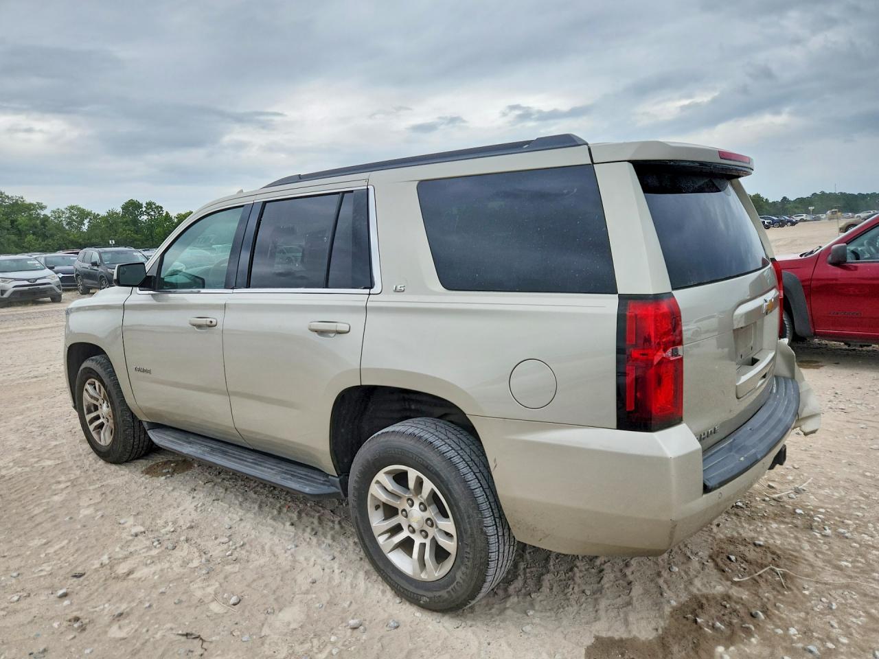 2016 Chevrolet Tahoe C1500 Ls - zdjęcie 2