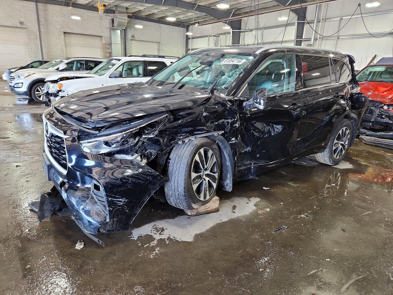 2022 Toyota Highlander Xle - zdjęcie główne
