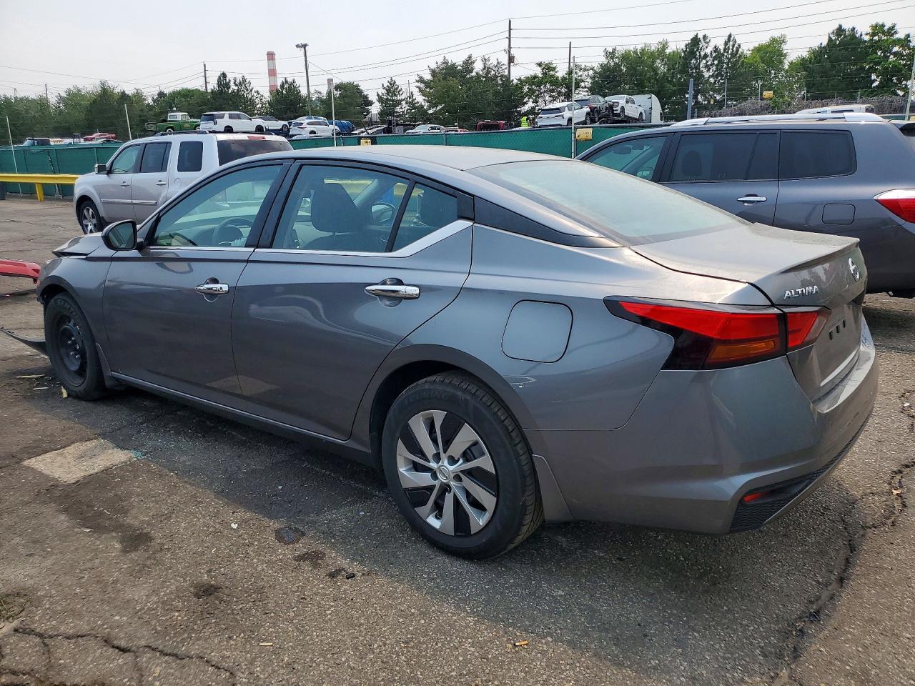 2022 Nissan Altima S - zdjęcie 2