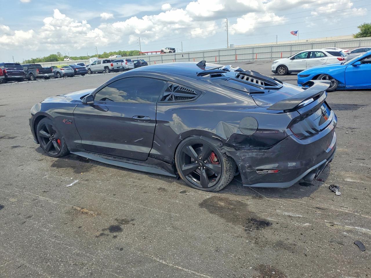 2022 Ford Mustang Gt - zdjęcie 2