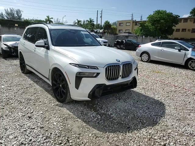 2023 BMW X7 xDrive40I - zdjęcie 13