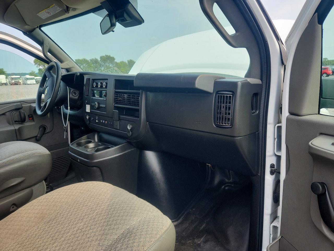 2019 Chevrolet Express G2500 - zdjęcie 8