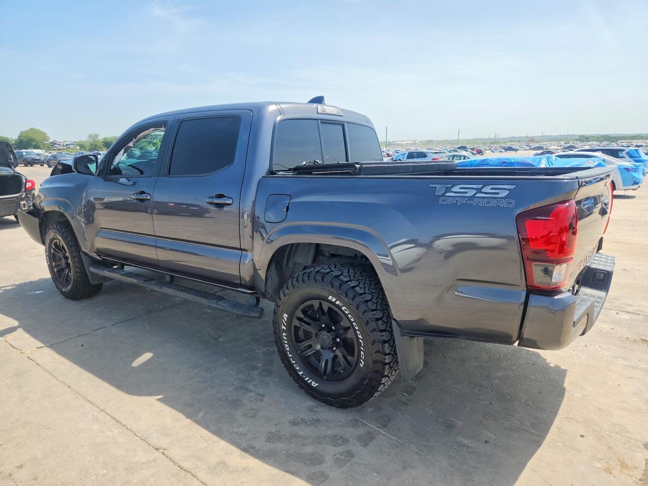 2022 Toyota Tacoma Sr - zdjęcie 3