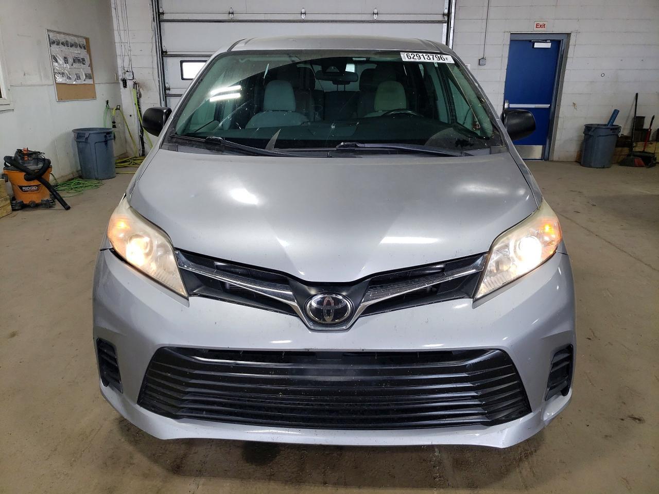 2018 Toyota Sienna L - zdjęcie 5