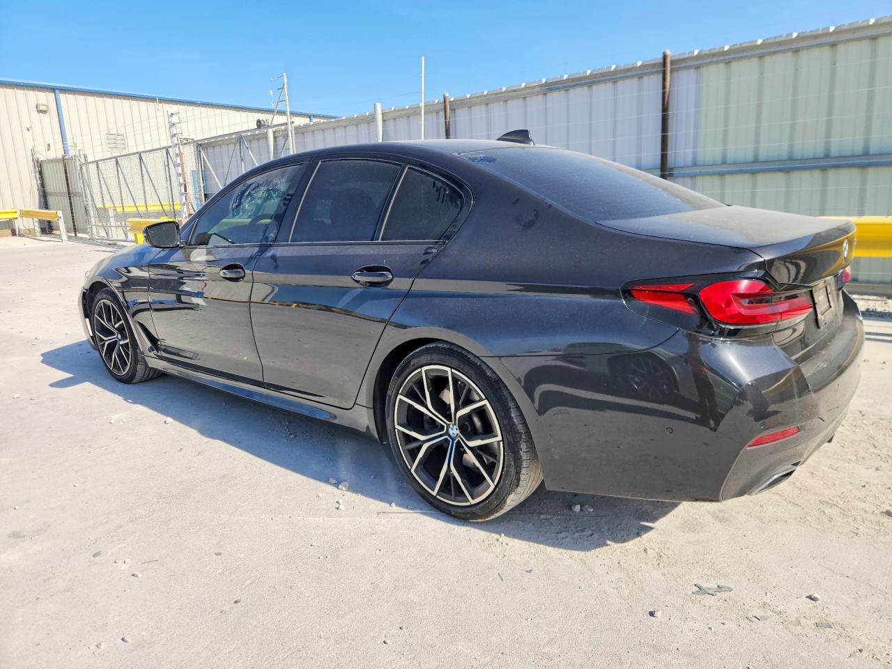 2021 BMW 530 I - zdjęcie 2