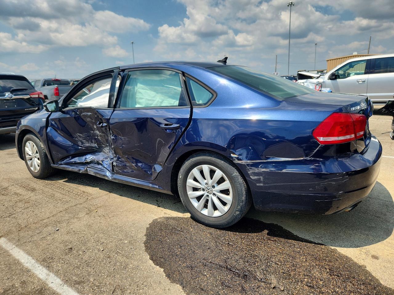 2014 Volkswagen Passat S - zdjęcie 2