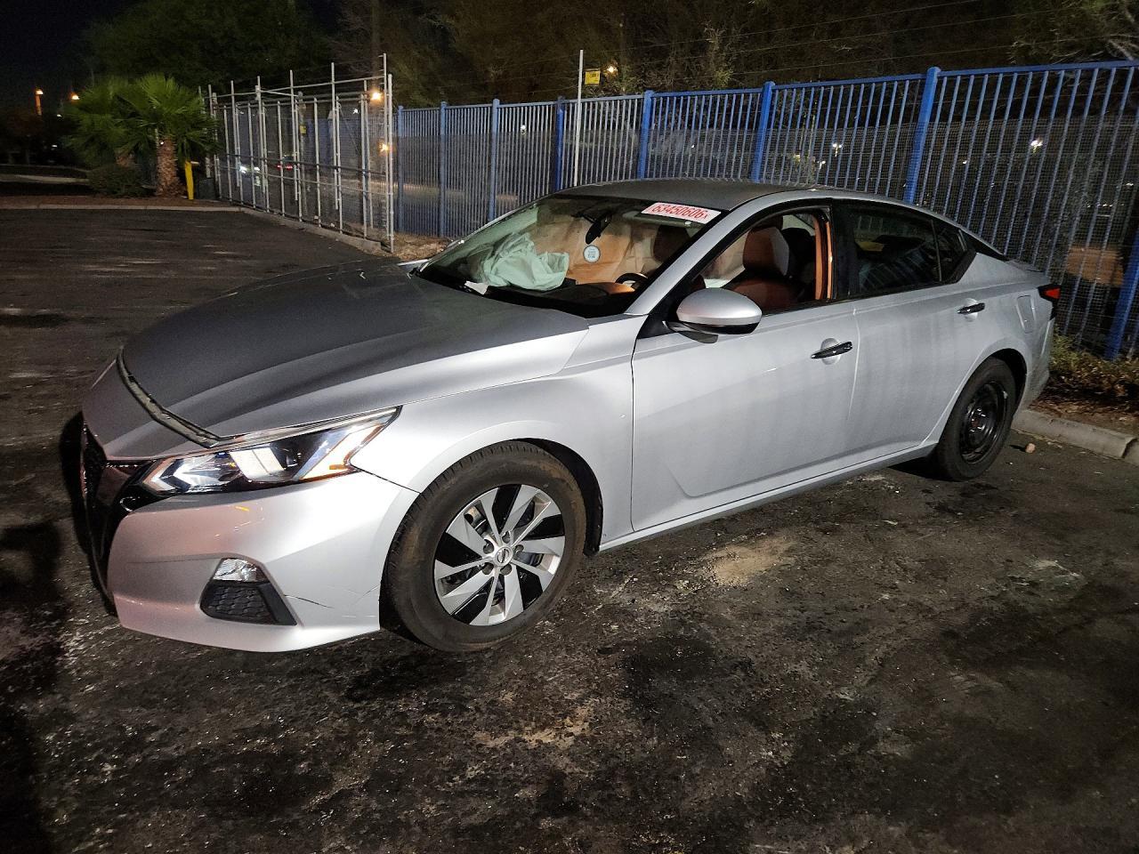 2020 Nissan Altima S - zdjęcie główne