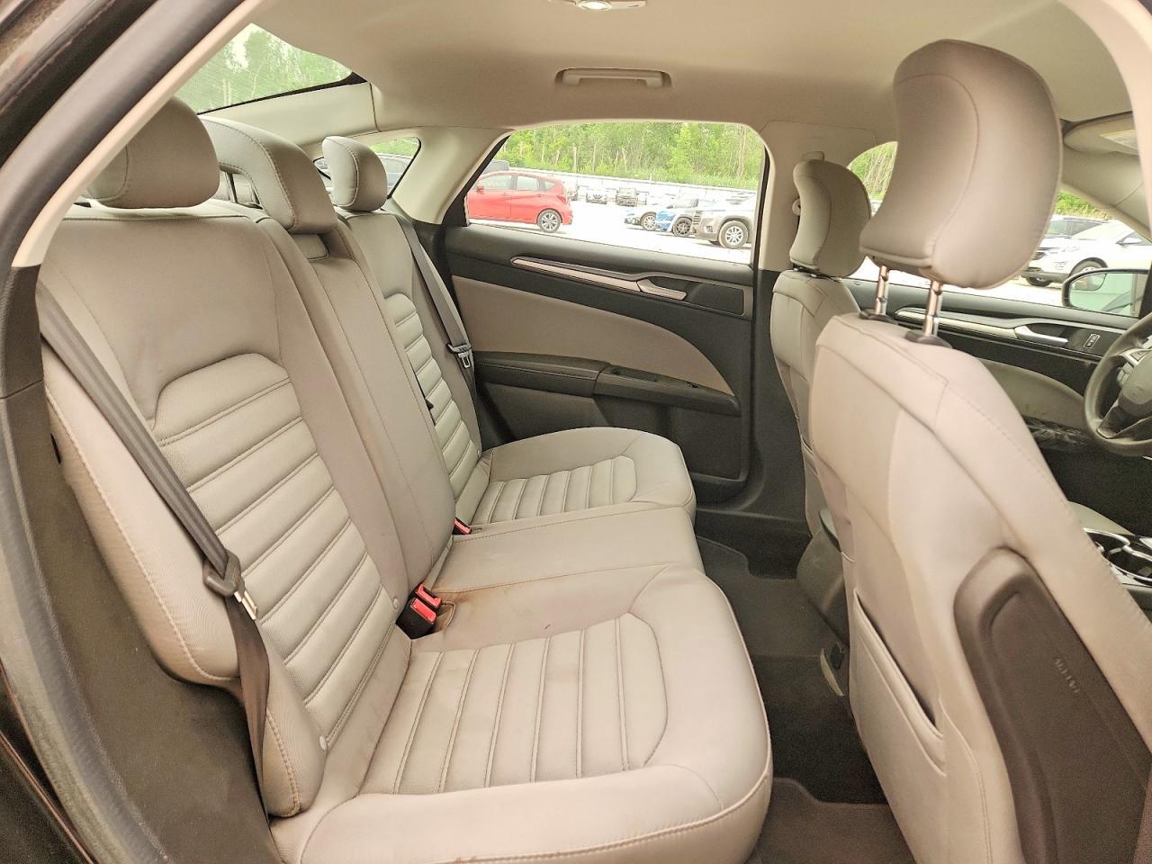 2015 Ford Fusion S - zdjęcie 10