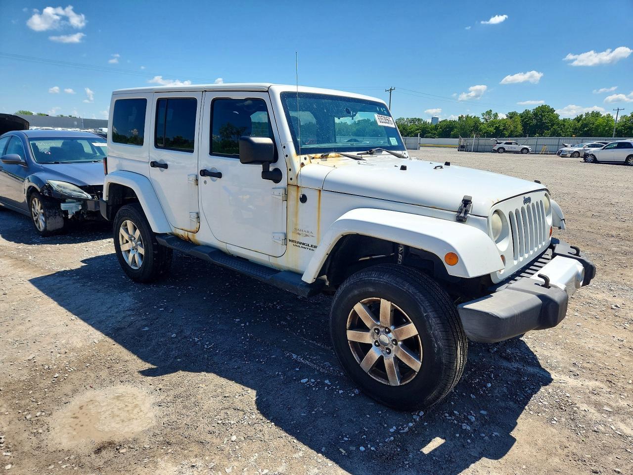 2013 Jeep Wrangler Unlimited Sahara - zdjęcie 4