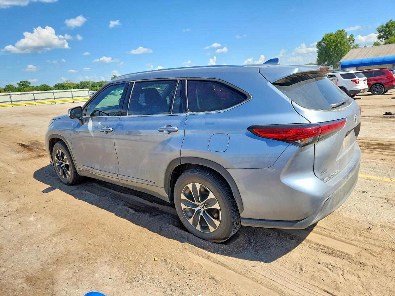 2021 Toyota Highlander Xle - zdjęcie 2