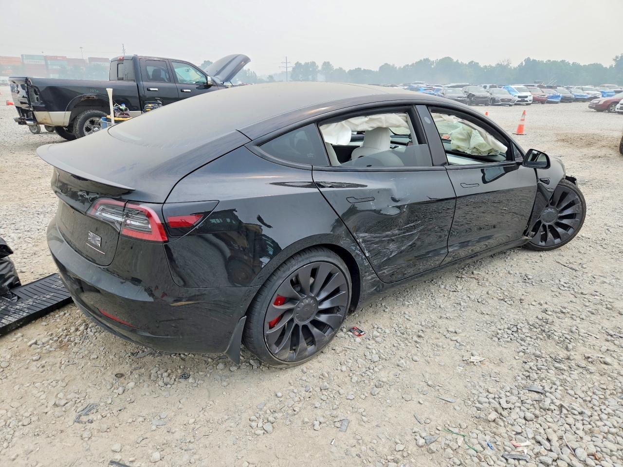 2022 Tesla Model 3 - zdjęcie 3