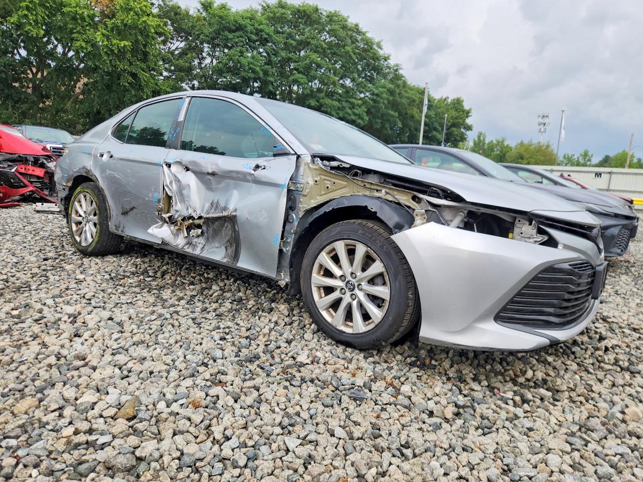 2018 Toyota Camry Le - zdjęcie 4