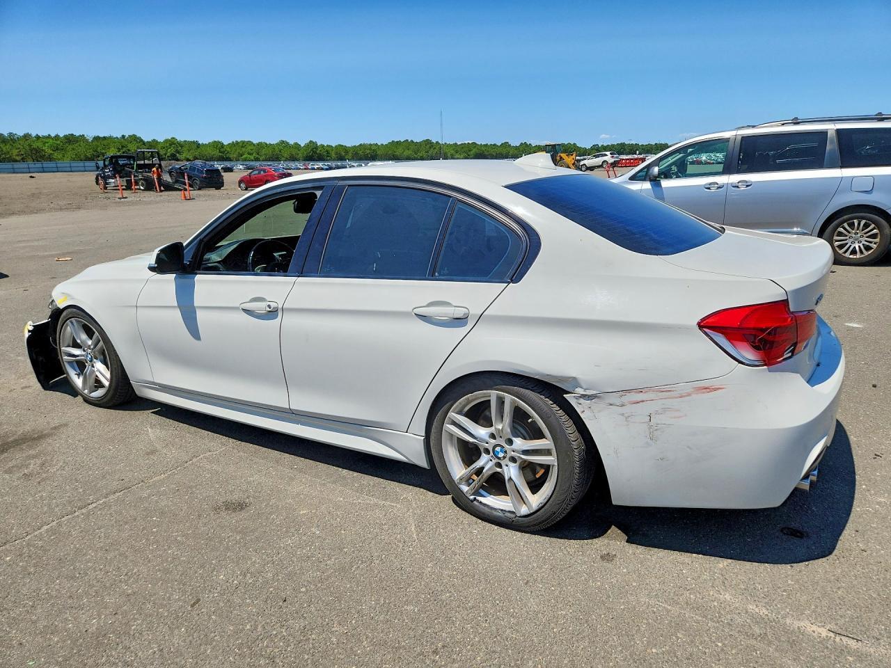 2018 BMW Seria 3 330i - zdjęcie 2