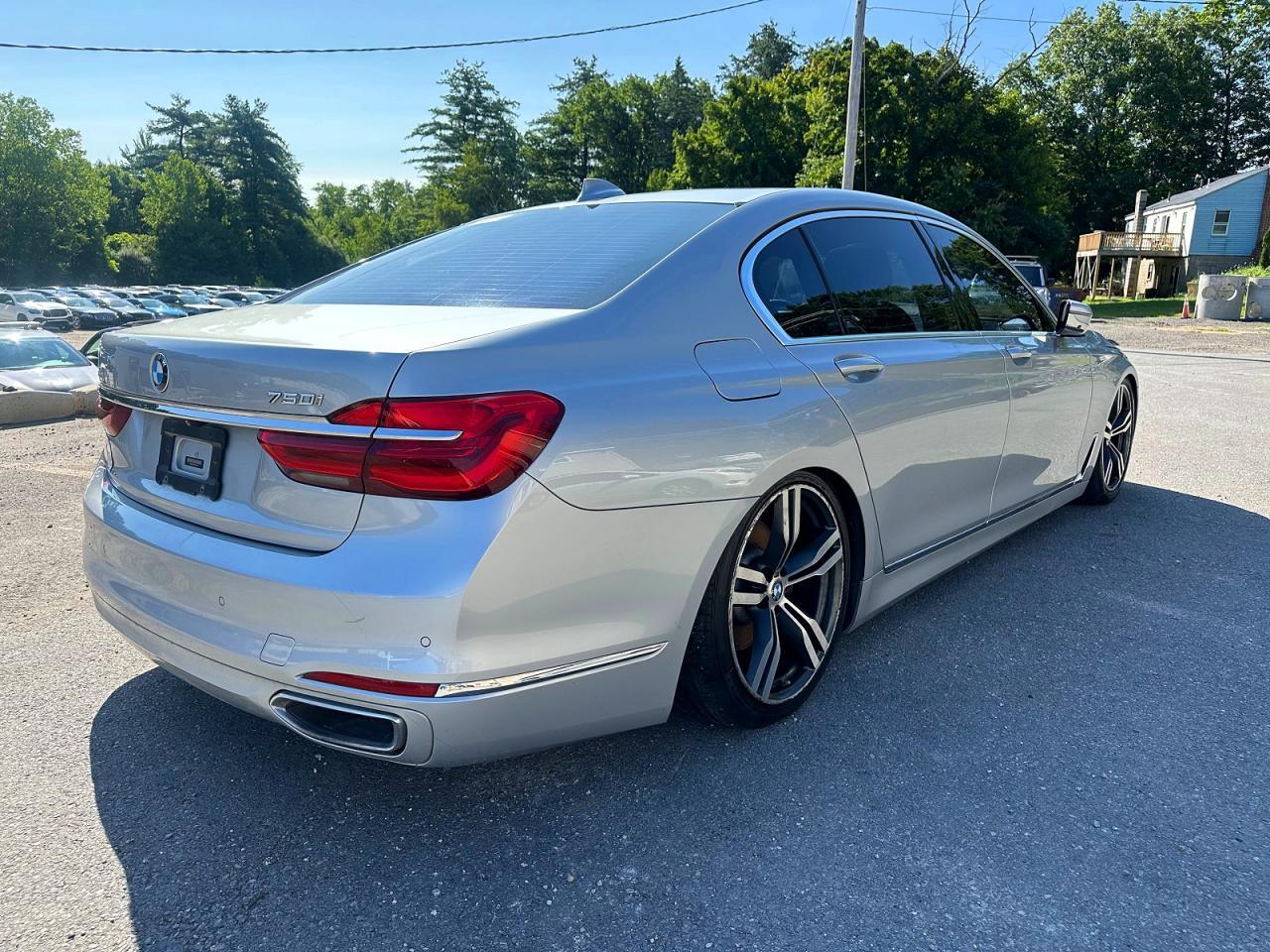 2016 BMW 750 Xi - zdjęcie 3