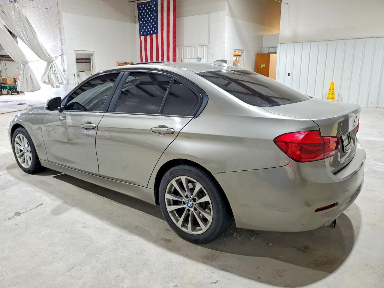 2017 BMW Seria 3 320i - zdjęcie 2