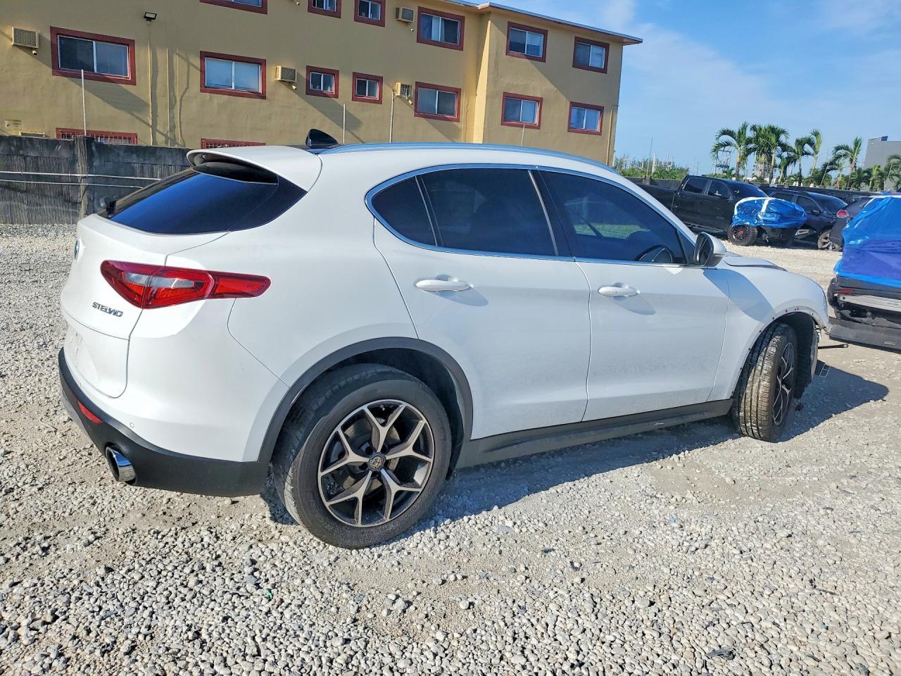 2019 Alfa Romeo Stelvio Ti - zdjęcie 3