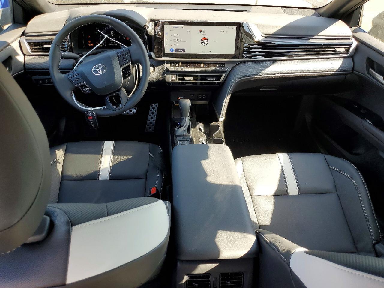 2026 Toyota Camry Se - zdjęcie 8