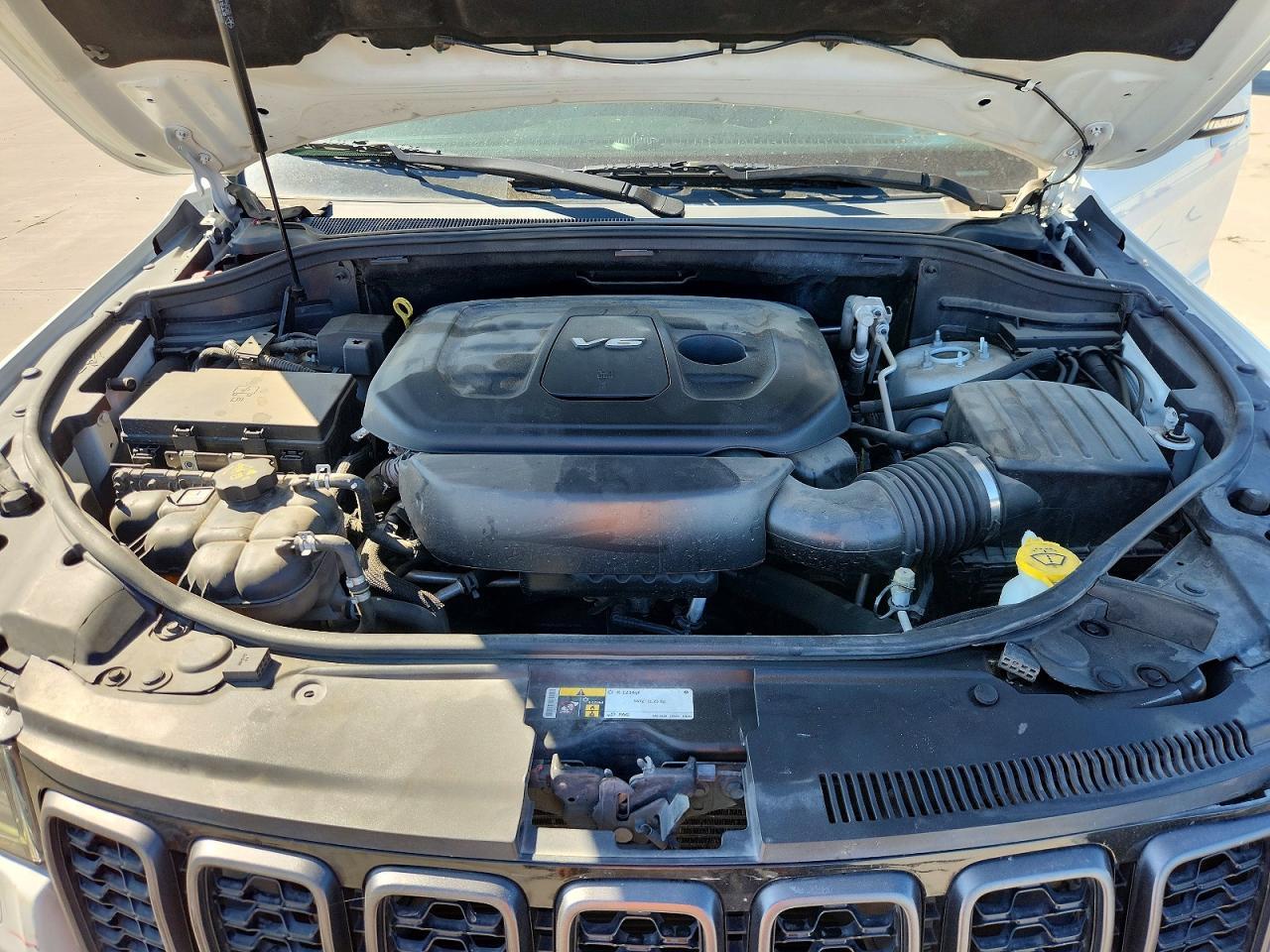 2019 Jeep Grand Cherokee Overland - zdjęcie 12