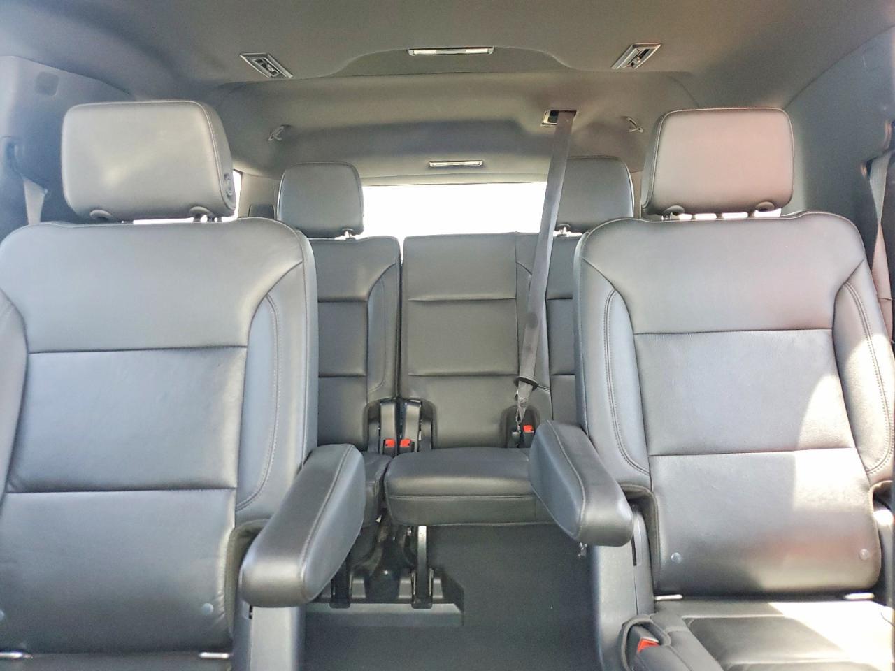 2022 Chevrolet Suburban C1500 Lt - zdjęcie 10