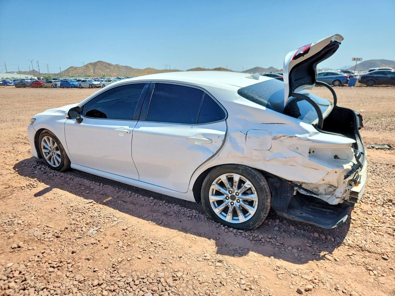 2019 Toyota Camry Le - zdjęcie 2