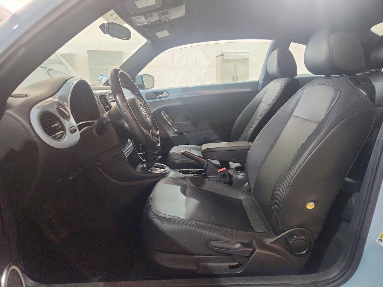 2014 Volkswagen Beetle - zdjęcie 7