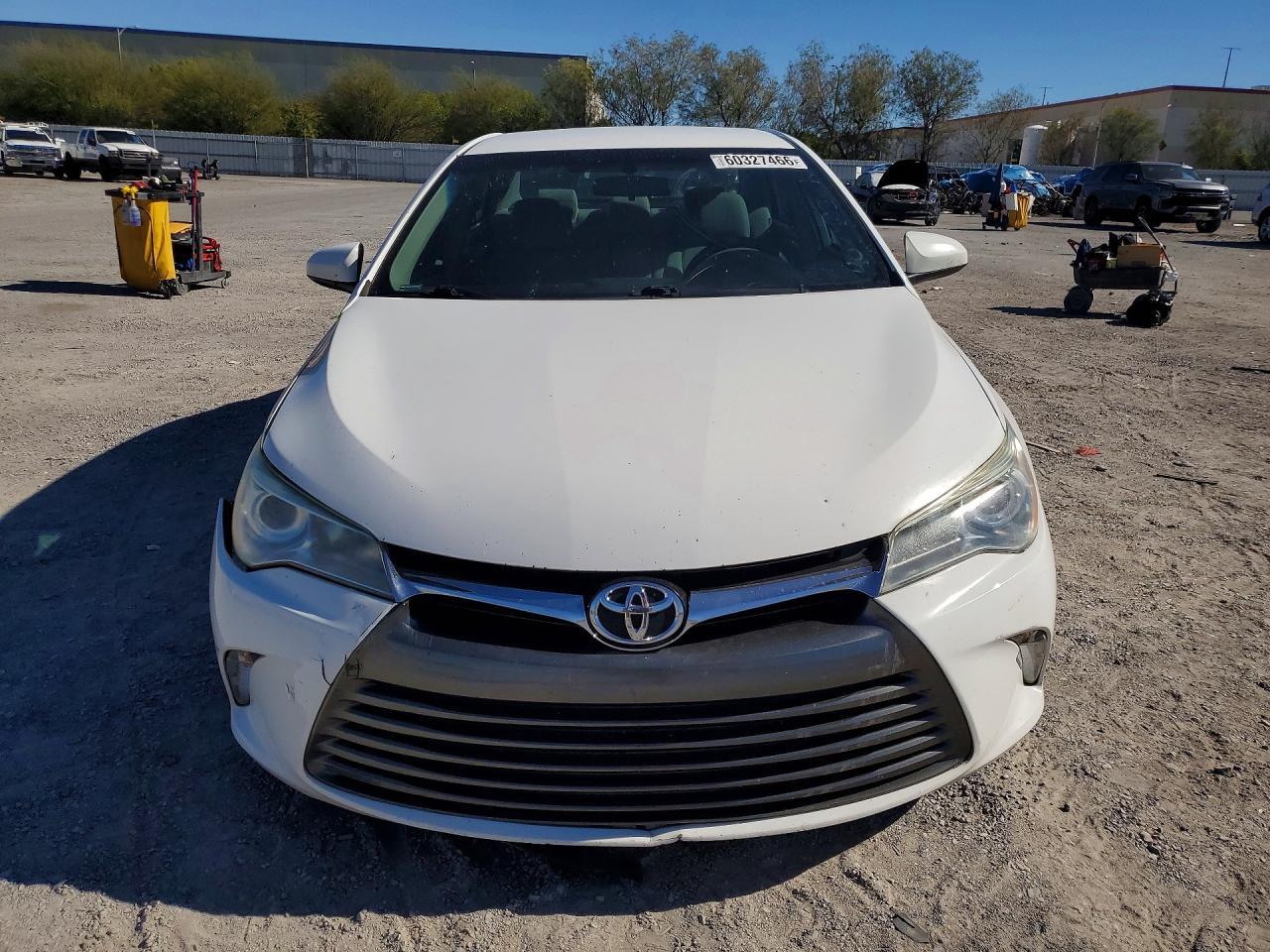 2016 Toyota Camry Le - zdjęcie 5