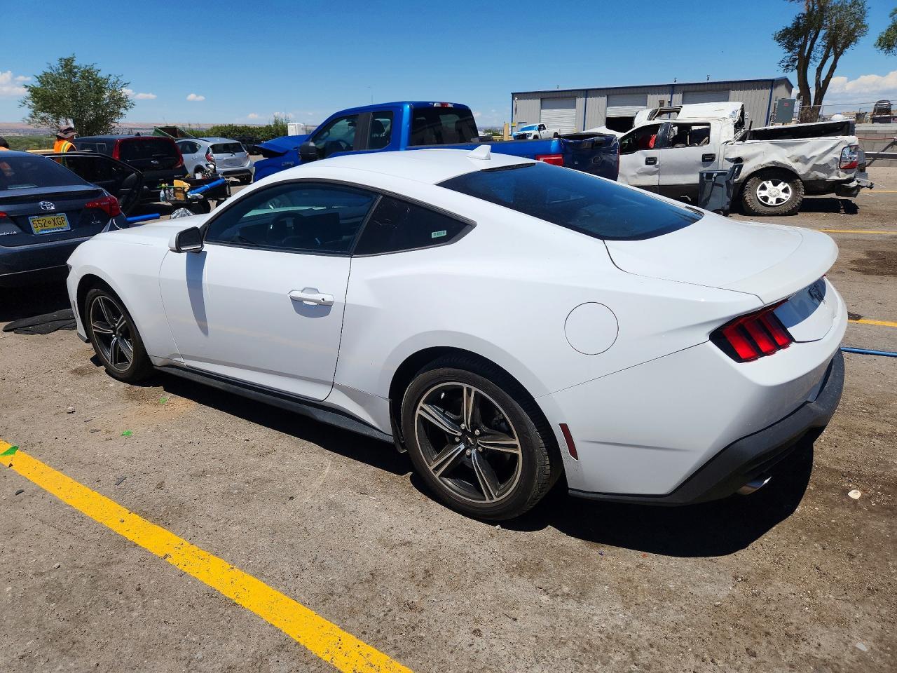 2024 Ford Mustang - zdjęcie 2