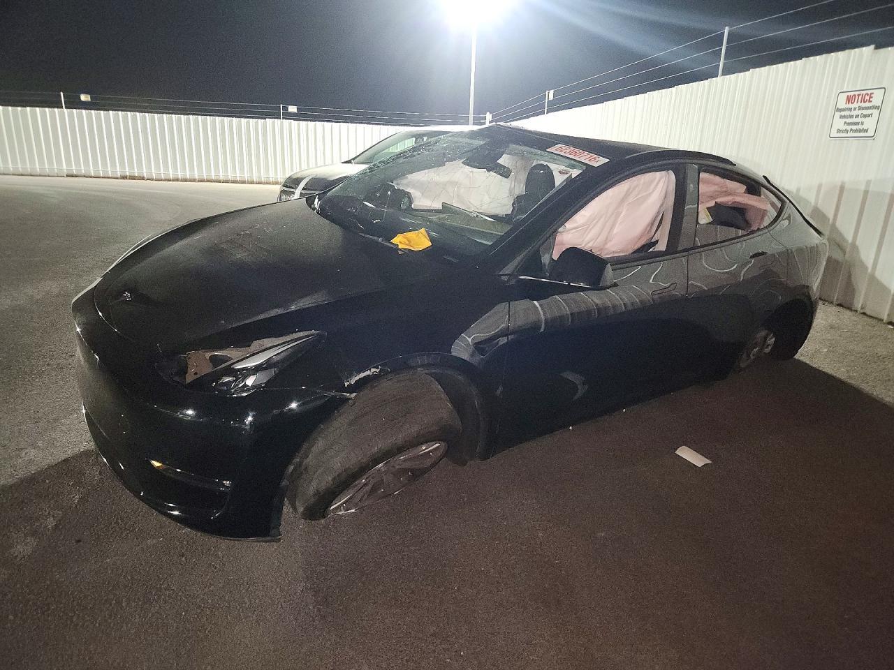 2024 Tesla Model Y - zdjęcie główne