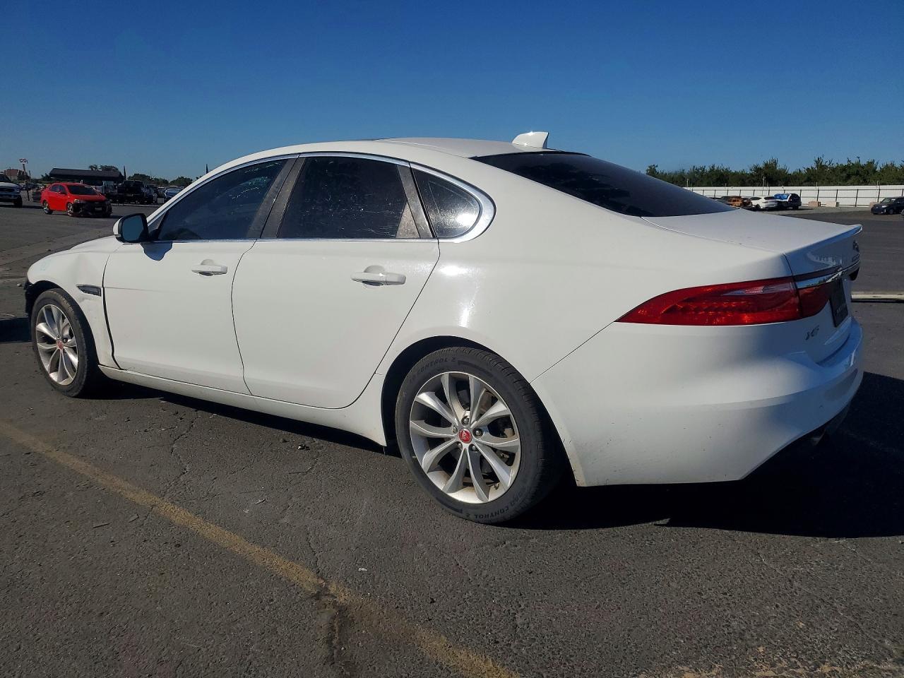 2018 Jaguar Xf Premium - zdjęcie 2