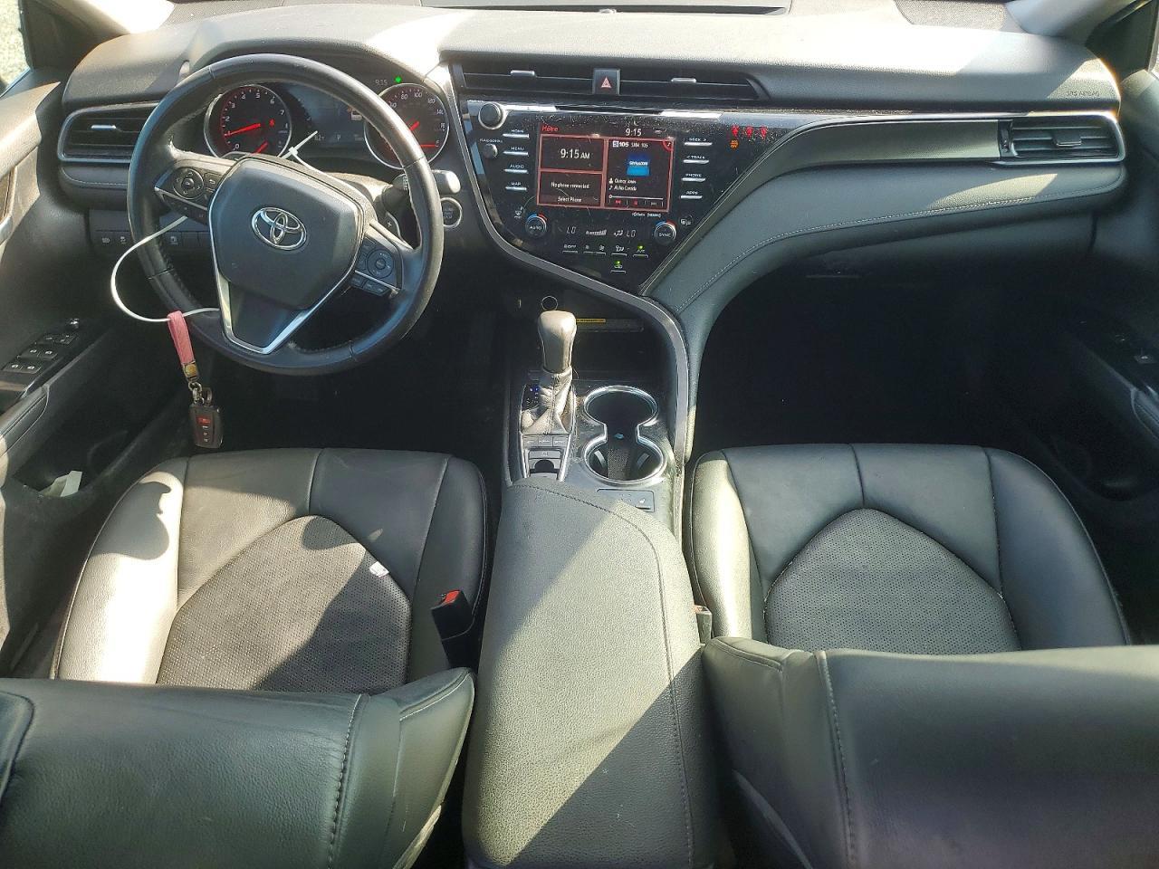 2019 Toyota Camry Xse - zdjęcie 8