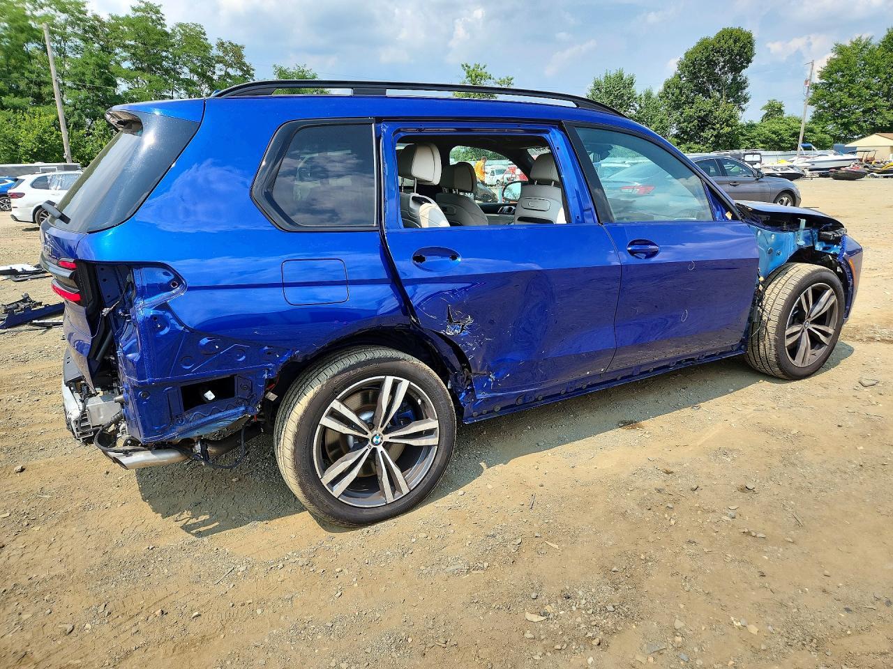 2025 BMW X7 M60I - zdjęcie 3
